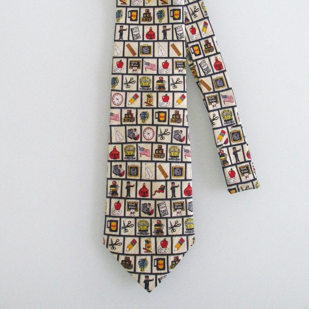 Museum Artifacts (NWOT) "School Days" Men's Silk Tie